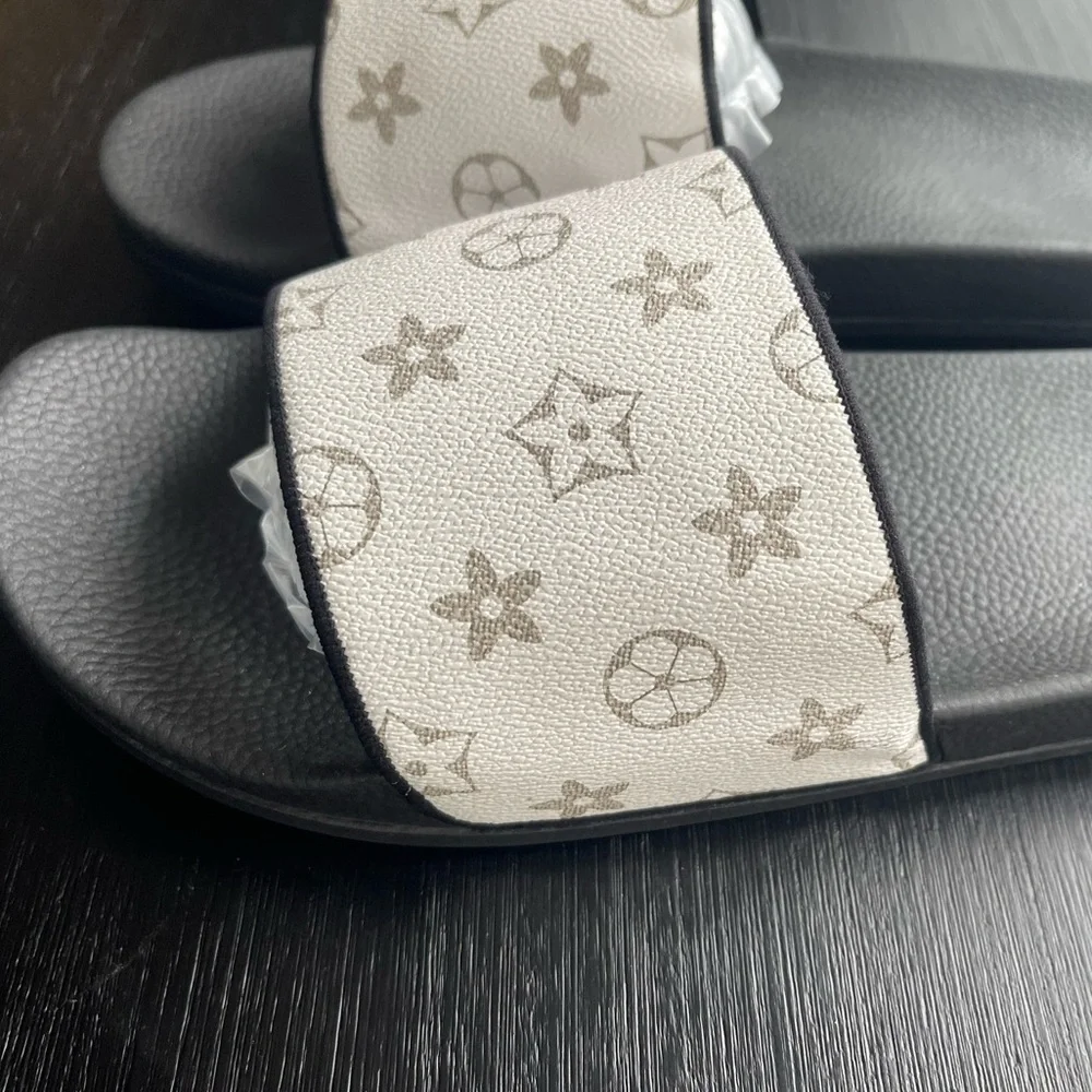 Classic White and Gray size 45 EU Monogram Slide Sandals